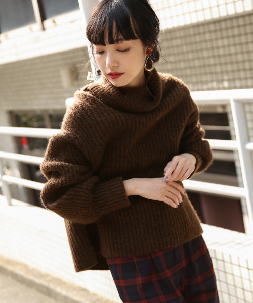 LOWRYS FARM（ローリーズファーム）の「フワカルアゼプルオーバー