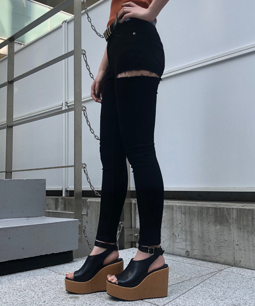 ENVYM（アンビー）の「ブロークンスキニーＰＴ（デニムパンツ・レディース・ブルー/ネイビー/ブラック・M/S）」の2枚目の写真