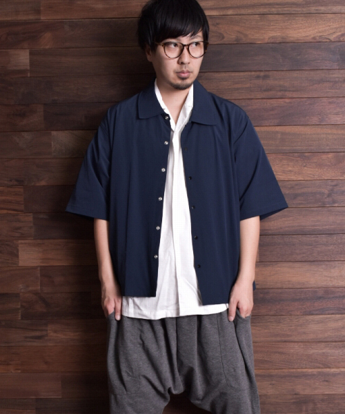 ARCHIVER(アーカイバ)の「【Ir】ナイロンストレッチ5分袖コーチジャケット(トレンチコート・レディース・ブラック/ベージュ/ネイビー/カーキ・MEDIUM/LARGE/X-LARGE)」の4枚目の写真