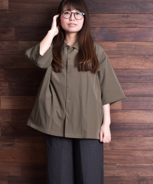 ARCHIVER(アーカイバ)の「【Ir】ナイロンストレッチ5分袖コーチジャケット(トレンチコート・レディース・ブラック/ベージュ/ネイビー/カーキ・MEDIUM/LARGE/X-LARGE)」の3枚目の写真