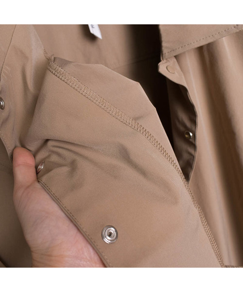 ARCHIVER(アーカイバ)の「【Ir】ナイロンストレッチ5分袖コーチジャケット(トレンチコート・レディース・ブラック/ベージュ/ネイビー/カーキ・MEDIUM/LARGE/X-LARGE)」の13枚目の写真