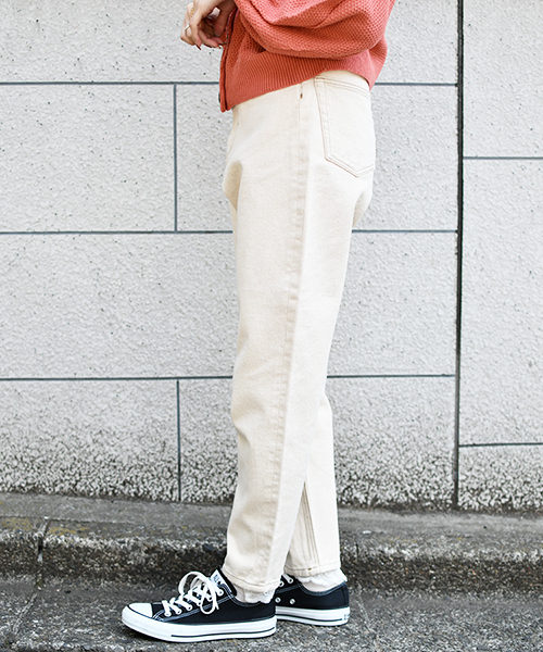 PairPair(ペアペア)の「ハイウエストテーパードデニム(デニムパンツ・レディース・オフホワイト/サックスブルー/ブラック・MEDIUM/SMALL/LARGE)」の4枚目の写真