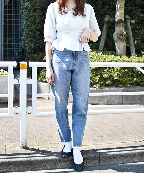 PairPair(ペアペア)の「ハイウエストテーパードデニム(デニムパンツ・レディース・オフホワイト/サックスブルー/ブラック・MEDIUM/SMALL/LARGE)」の5枚目の写真