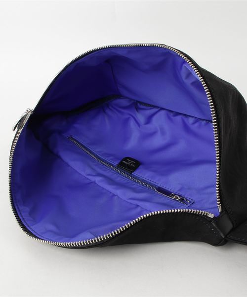 PELLE MORBIDA（ペッレモルビダ）の「ONDA（オンダ）ウエストポーチ型ショルダーバッグ（ボディバッグ/ウエストポーチ・メンズ・ブラック/ネイビー/ブルー系その他・FREE）」の4枚目の写真