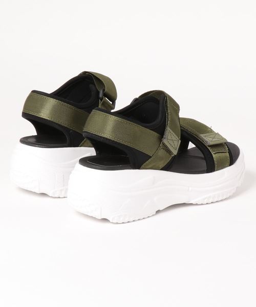 natural couture(ナチュラルクチュール)の「厚底スポーツサンダル(サンダル・レディース・ブラック/カーキ・SMALL/MEDIUM/LARGE)」の3枚目の写真