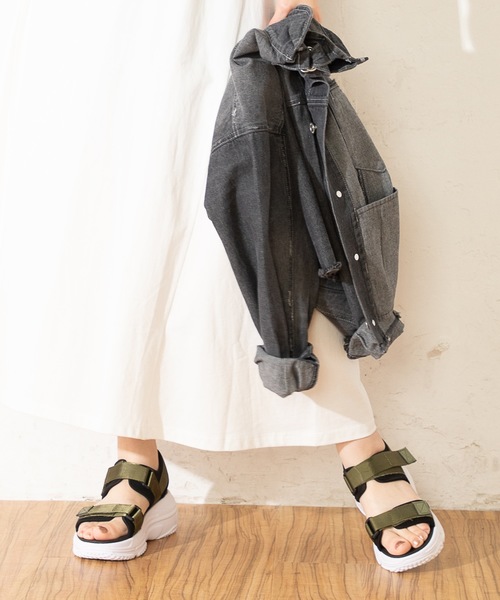 natural couture(ナチュラルクチュール)の「厚底スポーツサンダル(サンダル・レディース・ブラック/カーキ・SMALL/MEDIUM/LARGE)」の5枚目の写真