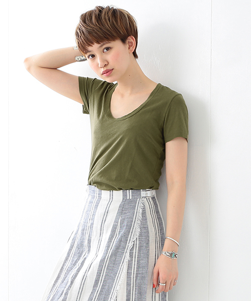 Ray BEAMS(レイビームス)の「Ray BEAMS LOS ANGELES / スクープネック Tシャツ(Tシャツ/カットソー・レディース・ホワイト/チャコールグレー/ブラック/ピンク/サックスブルー/ブルー系その他/オリーブ・1/2)」の1枚目の写真