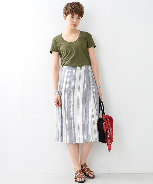 Ray BEAMS(レイビームス)の「Ray BEAMS LOS ANGELES / スクープネック Tシャツ(Tシャツ/カットソー・レディース・ホワイト/チャコールグレー/ブラック/ピンク/サックスブルー/ブルー系その他/オリーブ・1/2)」の17枚目の写真