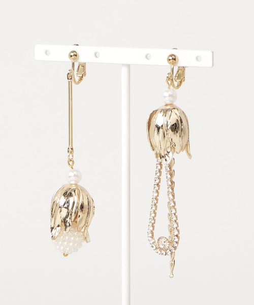tone(トーン)の「【PetitBonheur*accessories】flower(ピアス(両耳用)・レディース・ゴールド・FREE)」の1枚目の写真
