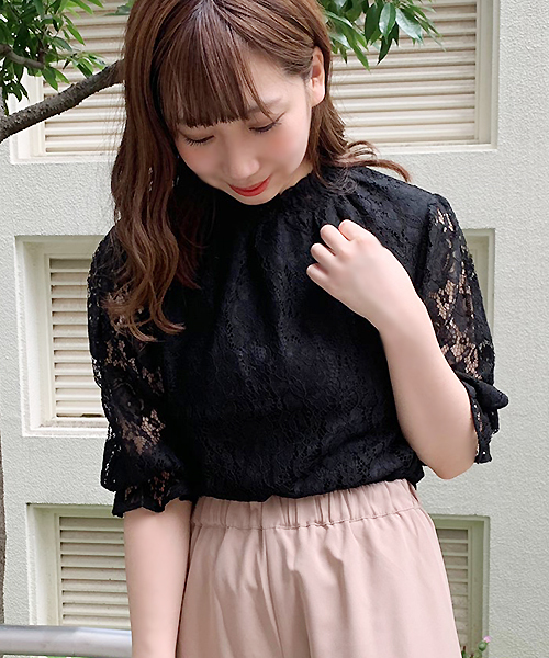 apres jour(アプレジュール)の「レースハイネックトップス【ZOZOTOWN限定アイテム】(シャツ/ブラウス・レディース・ブラック/ベージュ/オフホワイト/モカ・フリー)」の3枚目の写真