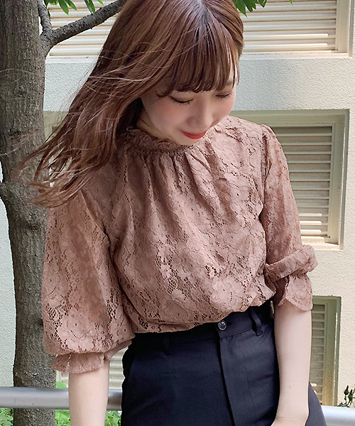 apres jour(アプレジュール)の「レースハイネックトップス【ZOZOTOWN限定アイテム】(シャツ/ブラウス・レディース・ブラック/ベージュ/オフホワイト/モカ・フリー)」の4枚目の写真