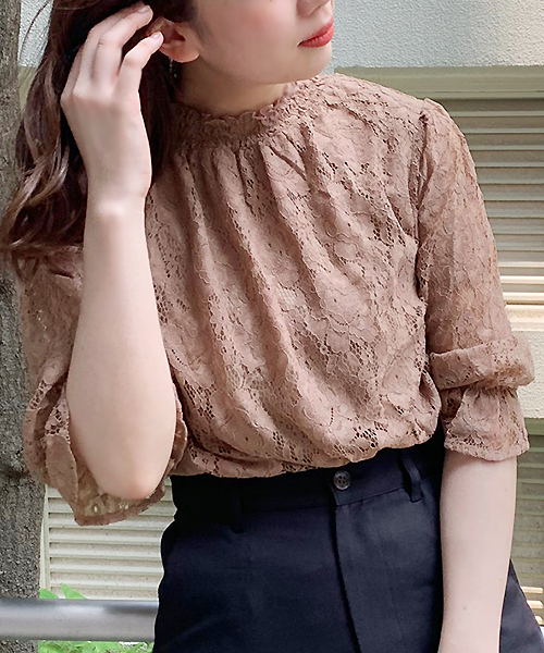 apres jour(アプレジュール)の「レースハイネックトップス【ZOZOTOWN限定アイテム】(シャツ/ブラウス・レディース・ブラック/ベージュ/オフホワイト/モカ・フリー)」の5枚目の写真