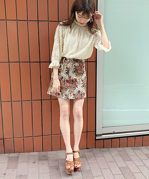 apres jour(アプレジュール)の「レースハイネックトップス【ZOZOTOWN限定アイテム】(シャツ/ブラウス・レディース・ブラック/ベージュ/オフホワイト/モカ・フリー)」の15枚目の写真
