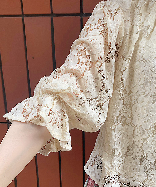 apres jour(アプレジュール)の「レースハイネックトップス【ZOZOTOWN限定アイテム】(シャツ/ブラウス・レディース・ブラック/ベージュ/オフホワイト/モカ・フリー)」の17枚目の写真