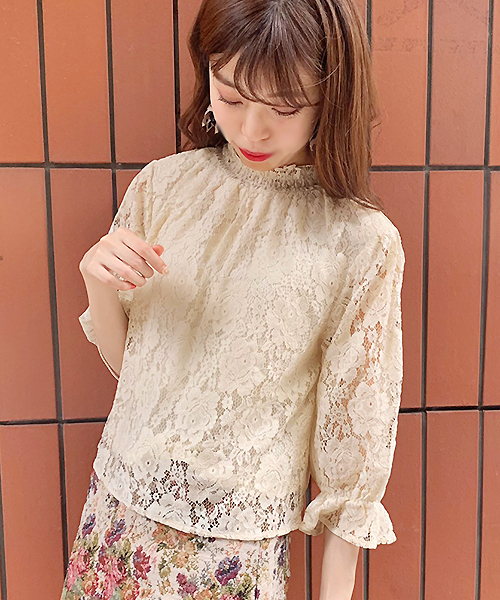 apres jour(アプレジュール)の「レースハイネックトップス【ZOZOTOWN限定アイテム】(シャツ/ブラウス・レディース・ブラック/ベージュ/オフホワイト/モカ・フリー)」の19枚目の写真
