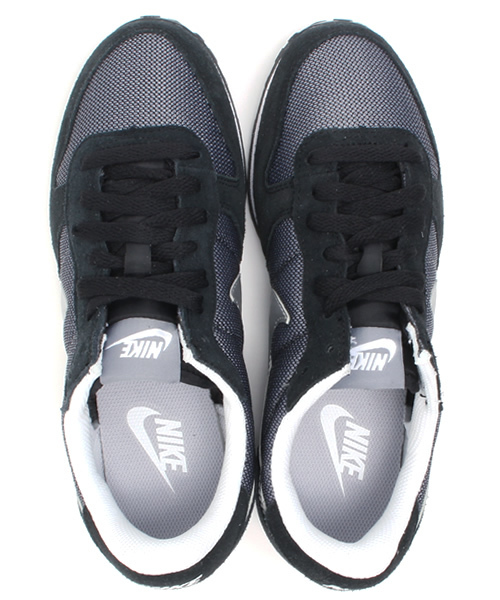 NIKE（ナイキ）の「ナイキ/NIKE ジニコ スニーカー（スニーカー・レディース・グレー・24cm/22.5cm/23cm/24.5cm/25cm/23.5cm）」の2枚目の写真