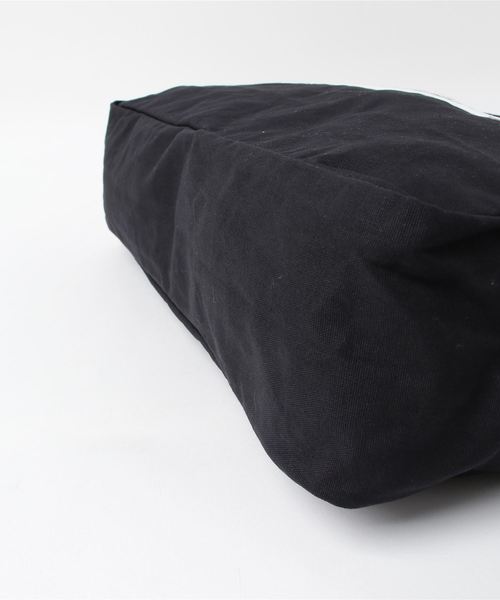 VANNIE U(ヴァニーユー)の「ロゴタグトートバッグ/エコバッグ(トートバッグ・レディース・ブラック/ベージュ/アイボリー・FREE)」の5枚目の写真