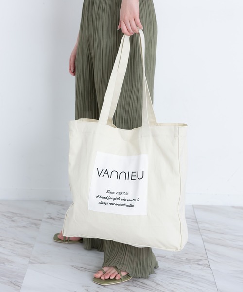 VANNIE U(ヴァニーユー)の「ロゴタグトートバッグ/エコバッグ(トートバッグ・レディース・ブラック/ベージュ/アイボリー・FREE)」の20枚目の写真