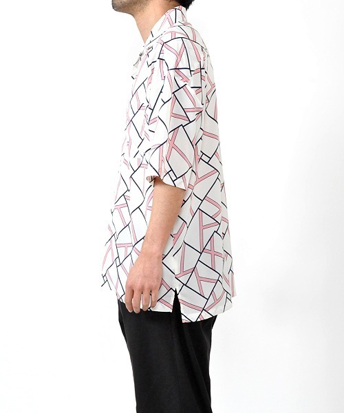 UP START（アップスタート）の「オプティカル総柄オーバーサイズシャツ（シャツ/ブラウス・メンズ・ホワイト系その他/ブラック系その他/ピンク系その他・MEDIUM/LARGE）」の4枚目の写真