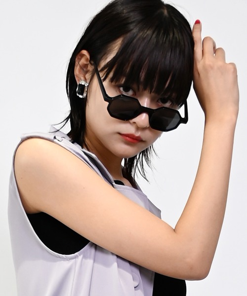 Narcissus（ナルシス）の「【cheap!!by vaNite】ヘキサゴンサングラス（サングラス・レディース・ブラック/ベージュ・FREE）」の4枚目の写真