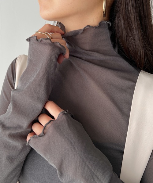 CLEA（クレア）の「メロウハイネックシアーインナートップス（Tシャツ/カットソー・レディース・ホワイト/ブラック/アイボリー/ブラウン/グレー/ライトグレー/ライトグリーン/ピンク/モカ/イエロー/ライラック/ブルー/グリーン/レッド/カーキ/ピンク系その他/ブラウン系その他/ダークブルー/オレンジ/グリーン系その他/サーモンピンク/パープル/ミント/ネイビー/パープル系その他/ピンクベージュ/ライトブルー/イエロー系その他/ブルー系その他/ダークブラウン/ダークグリーン/ライトベージュ/ライトイエロー/ロイヤルブルー/マスタード/ワインレッド・FREE/L）」の5枚目の写真