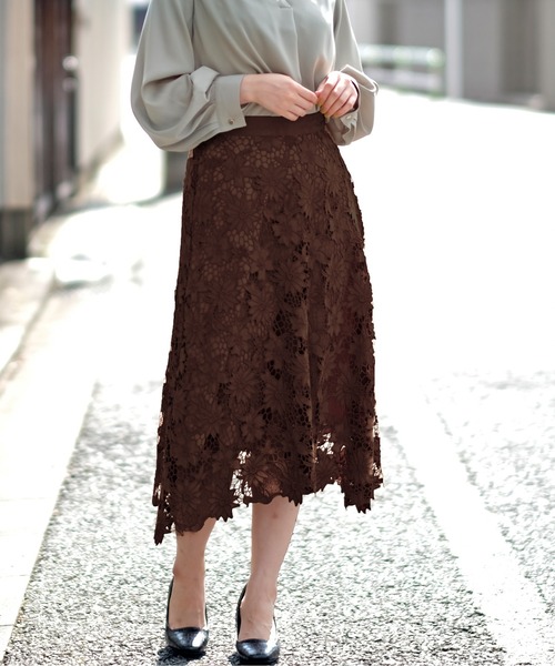 TRUDEA(トルディア)の「スエード刺繍レースフレアスカート(スカート・レディース・ピンク/ブラウン/モカ/ブラック・LARGE/SMALL/MEDIUM)」の3枚目の写真