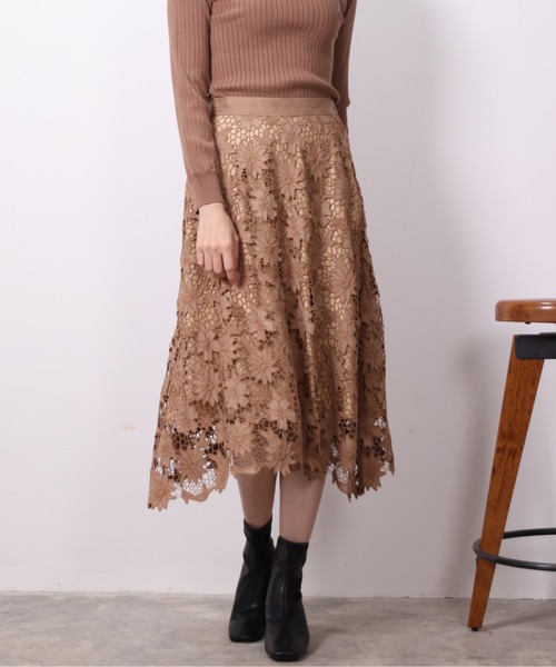 TRUDEA(トルディア)の「スエード刺繍レースフレアスカート(スカート・レディース・ピンク/ブラウン/モカ/ブラック・LARGE/SMALL/MEDIUM)」の4枚目の写真