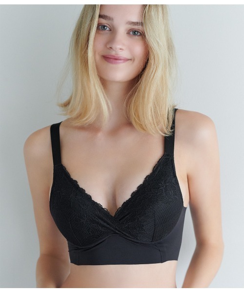 寝ている間も寄せ上げメイク。ホックなしで着心地にもこだわった夜用