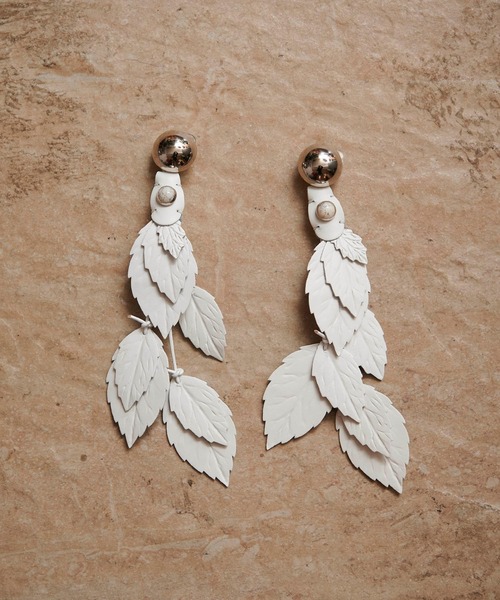 FUMIE TANAKA(フミエタナカ)の「【FUMIE=TANAKA(フミエタナカ)】リーフイヤリング FT-SU03(イヤリング・レディース・ホワイト/クリア・FREE)」の5枚目の写真