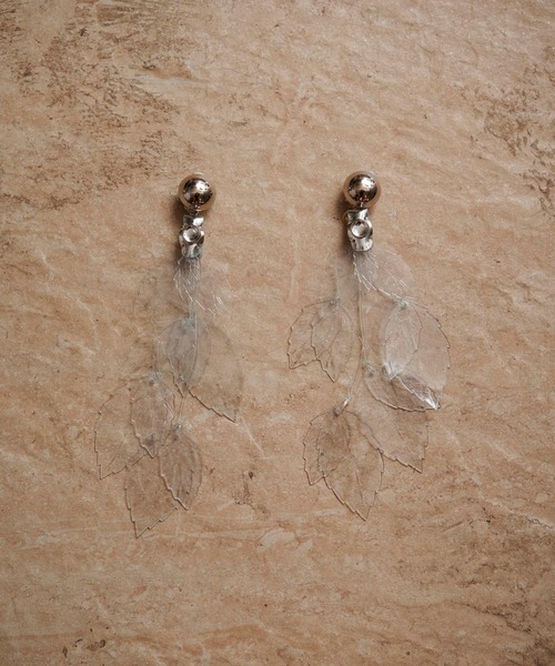 FUMIE TANAKA(フミエタナカ)の「【FUMIE=TANAKA(フミエタナカ)】リーフイヤリング FT-SU03(イヤリング・レディース・ホワイト/クリア・FREE)」の6枚目の写真