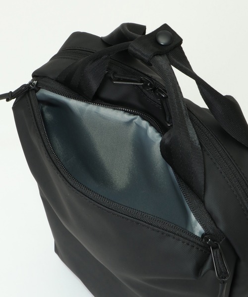 ikka（イッカ）の「コーティングコンパクトリュック（バックパック/リュック・メンズ・ブラック/ネイビー・FREE）」の5枚目の写真