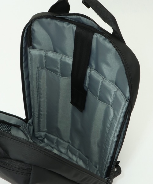 ikka（イッカ）の「コーティングコンパクトリュック（バックパック/リュック・メンズ・ブラック/ネイビー・FREE）」の10枚目の写真