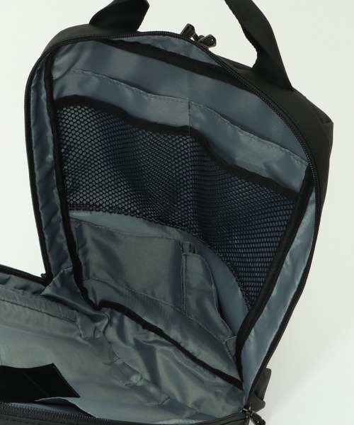 ikka（イッカ）の「コーティングコンパクトリュック（バックパック/リュック・メンズ・ブラック/ネイビー・FREE）」の11枚目の写真