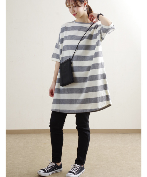 Fizz（フィズ）の「【Fizz/フィズ】　ワイドボーダー　コットンドルマンオーバーチュニック（チュニック・レディース・ホワイト×グレー/グレー系その他/ホワイト×ブラック/ベージュ系その他/ブラック×ホワイト/ホワイト×ブルー/ホワイト×ネイビー/ベージュ系1/ホワイト系その他・M）」の4枚目の写真