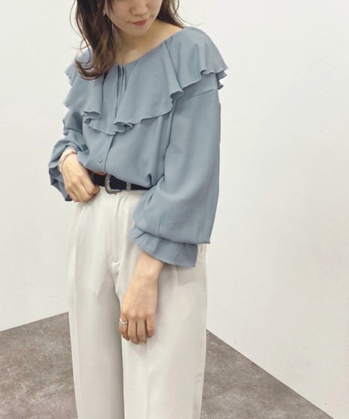 apres jour mignon(アプレジュールミニョン)の「ラッフルエリブラウス 【ZOZOTOWN限定アイテム】(シャツ/ブラウス・レディース・ブラック/オフホワイト/ブルー系その他・フリー/X-LARGE)」の3枚目の写真