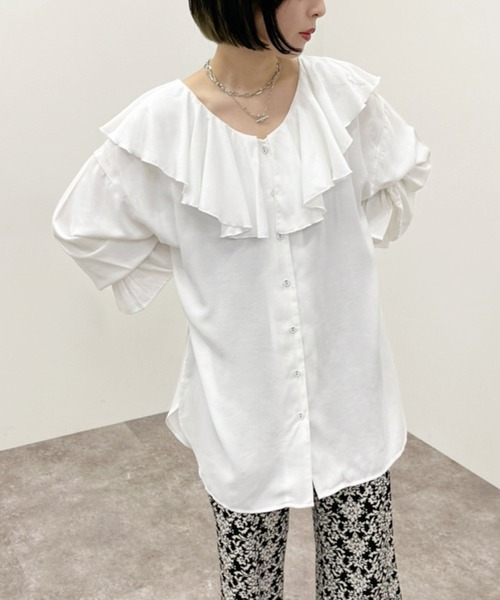 apres jour mignon(アプレジュールミニョン)の「ラッフルエリブラウス 【ZOZOTOWN限定アイテム】(シャツ/ブラウス・レディース・ブラック/オフホワイト/ブルー系その他・フリー/X-LARGE)」の6枚目の写真