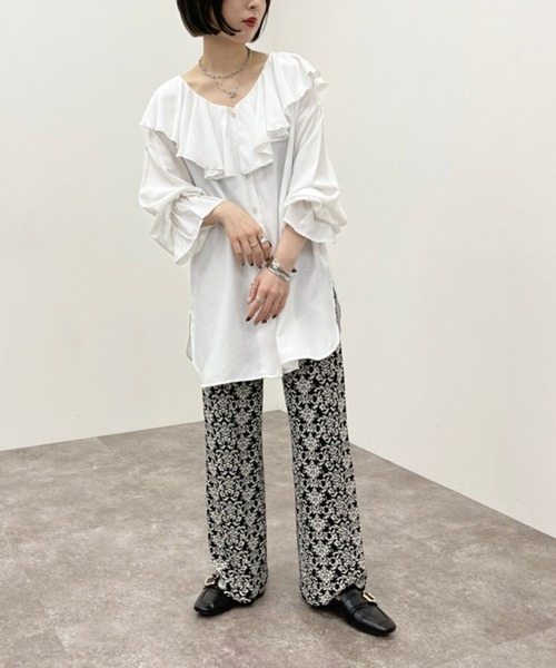 apres jour mignon(アプレジュールミニョン)の「ラッフルエリブラウス 【ZOZOTOWN限定アイテム】(シャツ/ブラウス・レディース・ブラック/オフホワイト/ブルー系その他・フリー/X-LARGE)」の8枚目の写真