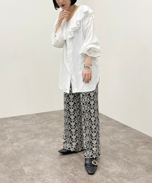 apres jour mignon(アプレジュールミニョン)の「ラッフルエリブラウス 【ZOZOTOWN限定アイテム】(シャツ/ブラウス・レディース・ブラック/オフホワイト/ブルー系その他・フリー/X-LARGE)」の9枚目の写真