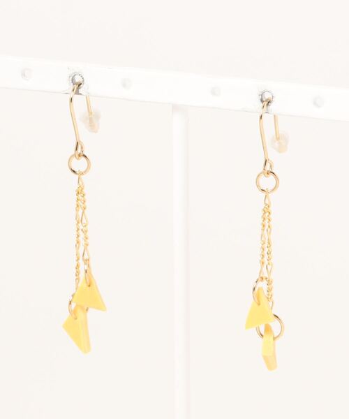 tone(トーン)の「【atelier*mio】クレイレザー pierce(ピアス(両耳用)・レディース・ブラック/パープル/オリーブ/イエロー/ブルー/コーラルピンク・FREE)」の5枚目の写真