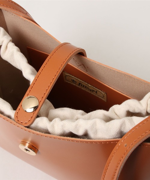 Factor=(ファクターイコール)の「巾着付キャレショルダートートバッグ(ショルダーバッグ・レディース・ブラック/キャメル/グレイッシュベージュ・FREE)」の10枚目の写真