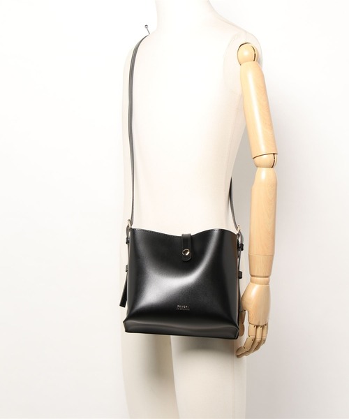 Factor=(ファクターイコール)の「巾着付キャレショルダートートバッグ(ショルダーバッグ・レディース・ブラック/キャメル/グレイッシュベージュ・FREE)」の5枚目の写真