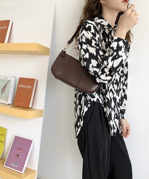 yuue' ( wear )（ユーイ）の「シンプル レザーショルダーバッグ（ショルダーバッグ・レディース・ブラック/ブラウン/オフホワイト・FREE）」の6枚目の写真