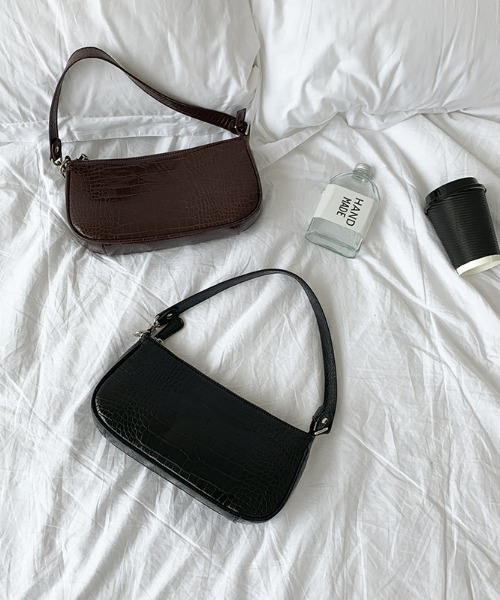 yuue' ( wear )（ユーイ）の「シンプル レザーショルダーバッグ（ショルダーバッグ・レディース・ブラック/ブラウン/オフホワイト・FREE）」の19枚目の写真