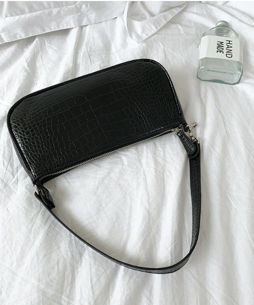 yuue' ( wear )（ユーイ）の「シンプル レザーショルダーバッグ（ショルダーバッグ・レディース・ブラック/ブラウン/オフホワイト・FREE）」の12枚目の写真