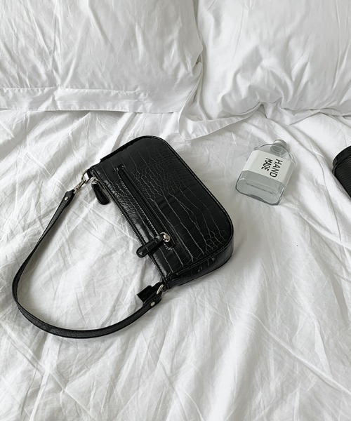 yuue' ( wear )（ユーイ）の「シンプル レザーショルダーバッグ（ショルダーバッグ・レディース・ブラック/ブラウン/オフホワイト・FREE）」の14枚目の写真