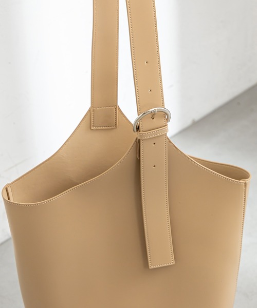 loti（ロティ）の「WEB限定 loti ワンハンドルベルトトートバッグ（トートバッグ・レディース・ベージュ/ブラック・ONE SIZE）」の8枚目の写真