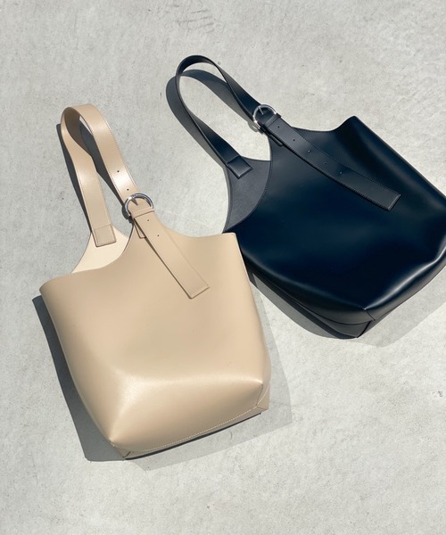 loti（ロティ）の「WEB限定 loti ワンハンドルベルトトートバッグ（トートバッグ・レディース・ベージュ/ブラック・ONE SIZE）」の9枚目の写真