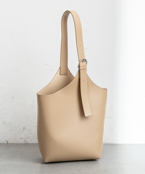 loti（ロティ）の「WEB限定 loti ワンハンドルベルトトートバッグ（トートバッグ・レディース・ベージュ/ブラック・ONE SIZE）」の10枚目の写真