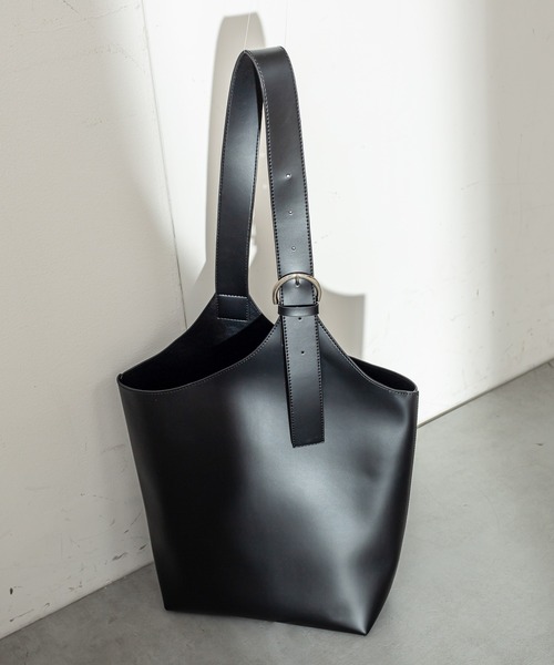 loti（ロティ）の「WEB限定 loti ワンハンドルベルトトートバッグ（トートバッグ・レディース・ベージュ/ブラック・ONE SIZE）」の16枚目の写真