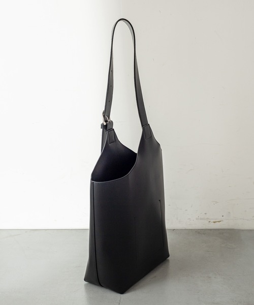 loti（ロティ）の「WEB限定 loti ワンハンドルベルトトートバッグ（トートバッグ・レディース・ベージュ/ブラック・ONE SIZE）」の20枚目の写真